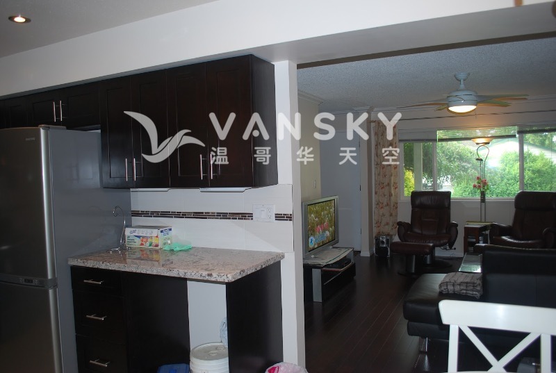 220905130945_2Kitchen and Living.JPG